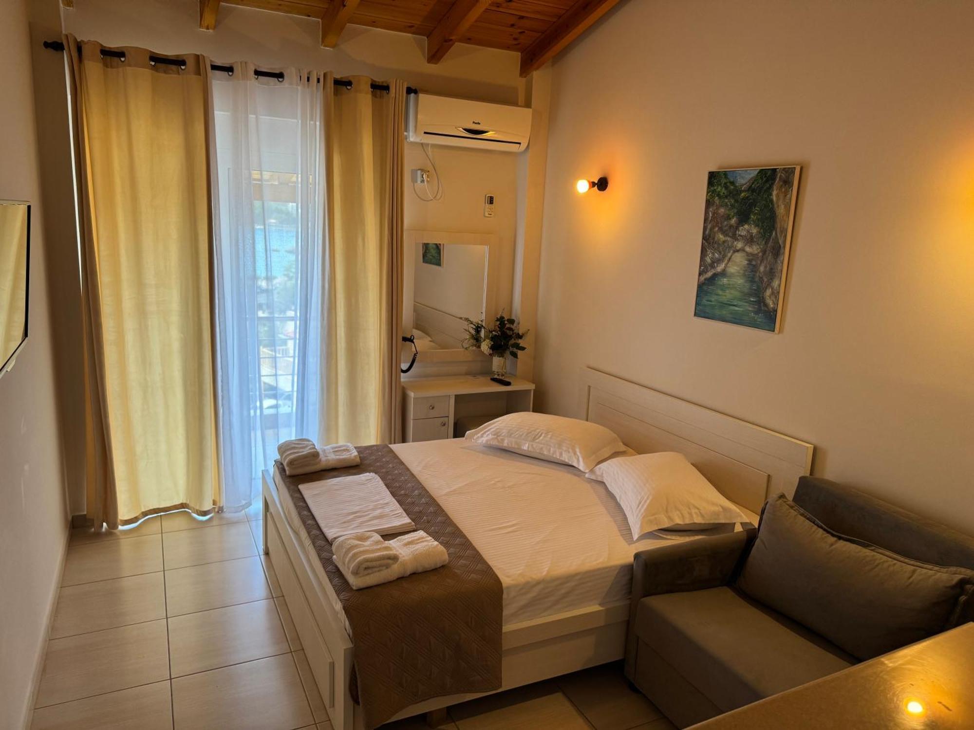 George Hotel Rooms&Suites Himarë Exterior foto