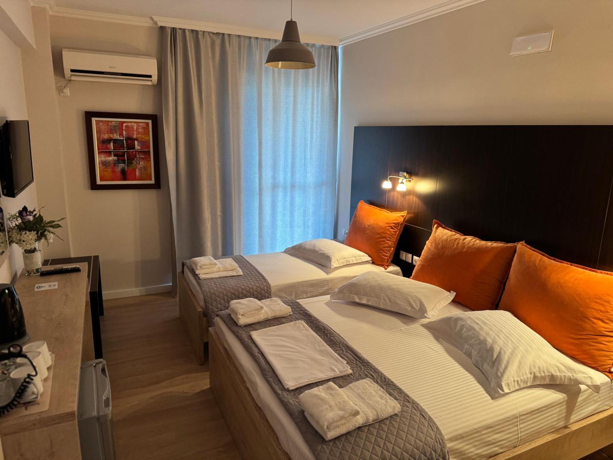 George Hotel Rooms&Suites Himarë Exterior foto